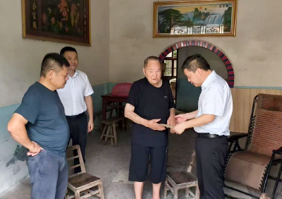 崇阳县肖岭乡：八一慰问送关怀   拥军崇军暖人心