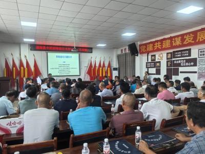 科技春雨润沃土 教授下乡解“药”愁