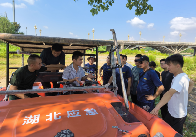 以训应“汛”  锻造“水陆双栖”救援尖兵