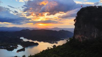 咸宁崇阳：此岸青山瘦   彼岸晚霞肥