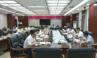 县委全面依法治县委员会第七次会议要求：学习贯彻习近平法治思想   推动法治建设向纵深发展