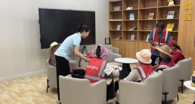 崇阳：邮爱驿站为户外工作者送清凉