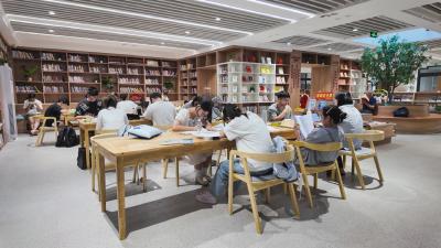 3万余名读者共品书香   崇阳图书馆交出暑期“答卷”