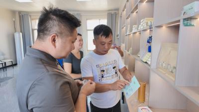 返乡新农人邓帅  让艾草“香”飘万里