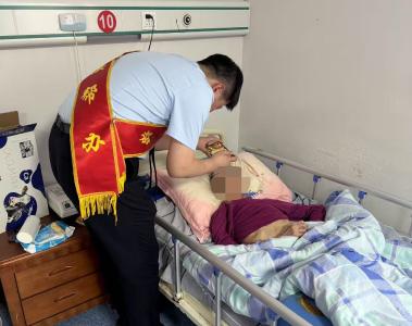 崇阳：10分钟搞定！“桃溪帮办”上门“年审”很贴心