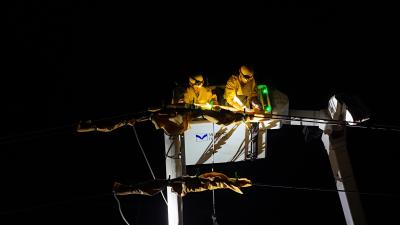 凌晨带电抢修 崇阳供电高温下的“无感守护”