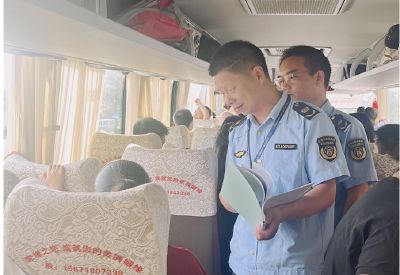 晨检＋普法！崇阳文旅执法为旅行团上“双保险”