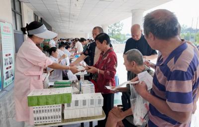 【大思政课】湖北科技学院“大思政课”“百马行动”走进青山镇   送上思想滋养和健康服务