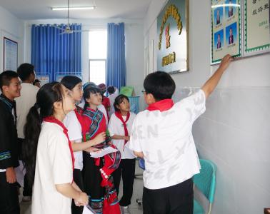 崇阳县大集中学开展“彩云聚力”主题宣传月活动