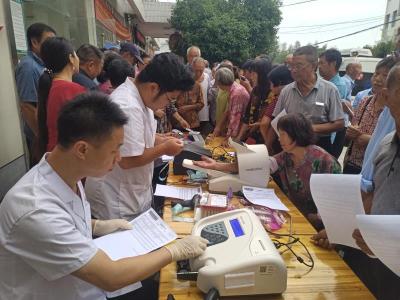足不出村享健康！崇阳县蔡墩村近百村民接受免费体检