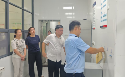 开学季  崇阳县青山镇开展食品安全和“扫黄打非”专项检查