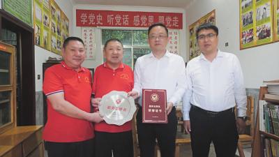 县领导慰问全国最美志愿者刘细谷