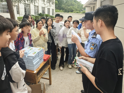 崇阳县路口镇：防毒护苗 共筑青春防护墙