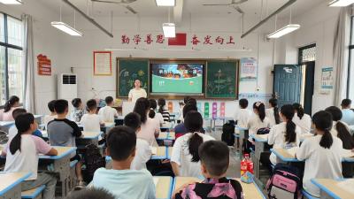 科学玩起来、心理暖起来、文化活起来……崇阳“开学第一课”花样出圈