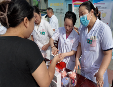 崇阳县妇幼保健院开展“中国预防出生缺陷日”主题宣传活动