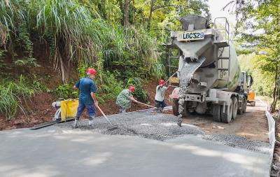 【奋力打造幕阜山区绿色产业发展强县】崇阳：交通先行赋能绿色发展   道路畅通助力乡村振兴