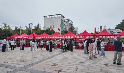 崇阳：“三进”活动进社区 政务服务暖民心