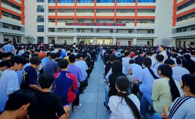 崇阳：“心愿盲盒”点燃校园  平安家书护航成长