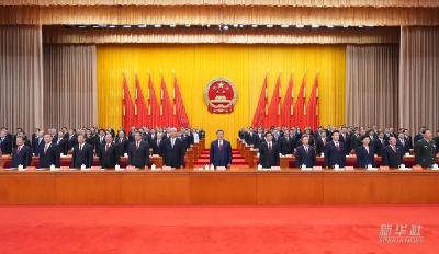 新疆维吾尔自治区成立70周年庆祝大会隆重举行 习近平出席大会