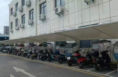 告别日晒雨淋！办事群众电动车有了新“家”