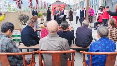 崇阳：银龄互助  情暖“夕阳”