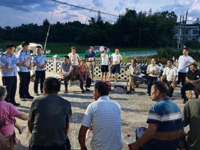 崇阳县石城镇：织密“安全网”  守护群众假日平安出行