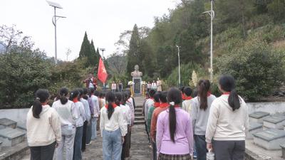行走的课堂  崇阳县实验小学让“三大精神”在实践中生根发芽