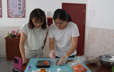 崇阳县白霓镇：新时代文明实践站里飘出“幸福月饼香”