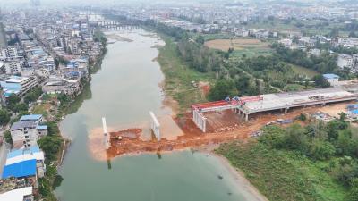 【聚焦重点项目建设】年底通车！崇阳白泉大桥建设进入桥面攻坚阶段  