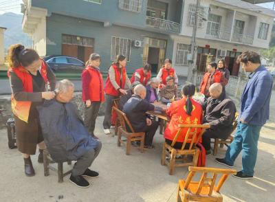 崇阳县高枧乡：情系夕阳送温暖  志愿服务暖人心