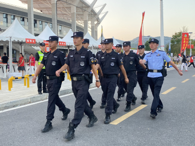月满歌浓 崇阳公安倾力护航群星演唱会平安落幕