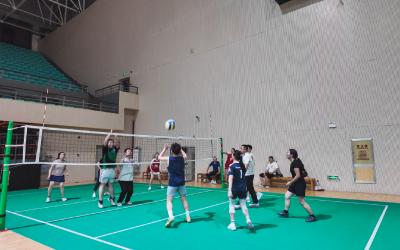 元“气”满满！崇阳县第三届“工友杯”气排球赛备战正酣