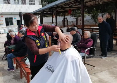 情暖重阳   咸宁市台协会员赴崇阳开展敬老慰问活动