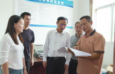 市人大常委会调研组来崇调研动物防疫工作