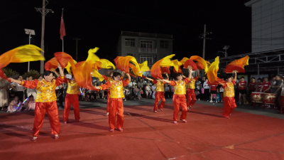 崇阳县青山村：村民联欢乐团圆    同心共诉家国情