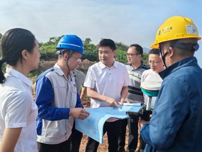 【聚焦重点项目建设】现场调度解难题！崇阳县强力推进“南三县”天然气长输管线工程建设