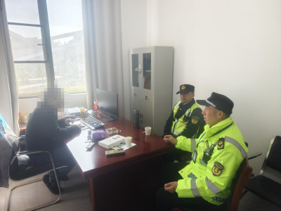 崇阳县交通运输执法大队开展冬季治超专项行动