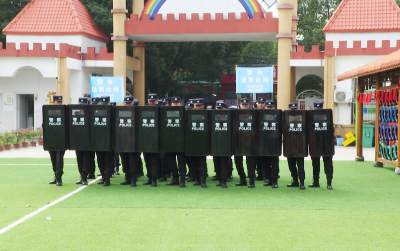 反劫持演练现场直击：“歹徒”突袭校园  崇阳公安15分钟闪电处置！