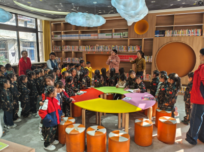 书香伴成长   崇阳萌娃解锁图书馆“新地图”