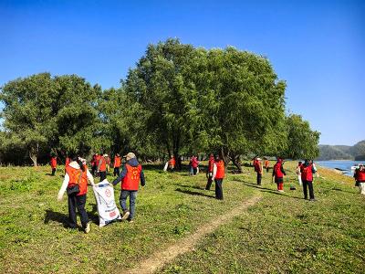 银龄护河  定格青绿