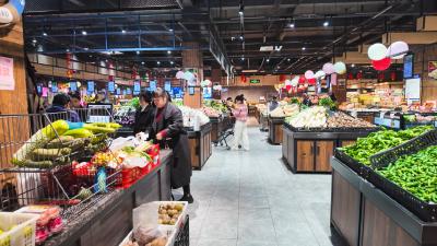 元旦将至  崇阳各大商超货足价稳购销两旺