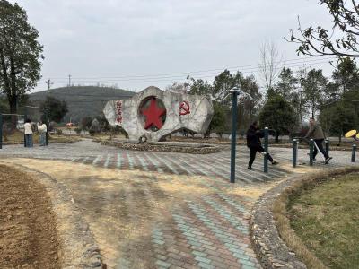 崇阳县独石村：小广场撑起大幸福