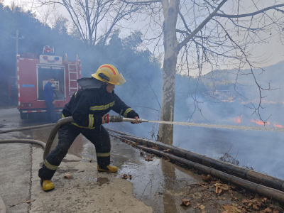崇阳县桂花泉镇开展应急实战演练   筑牢森林安全“防火墙”