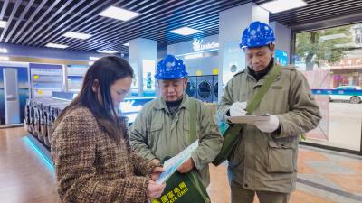 家电卖场暖品走俏  崇阳供电守护居家用电安全