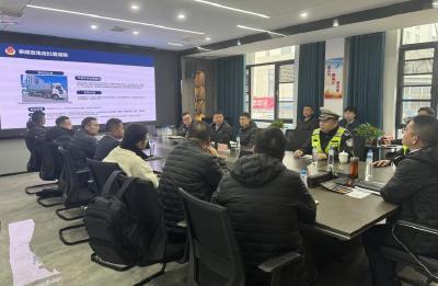 “量身定制”安全课  崇阳交管筑牢饲料运输安全防线