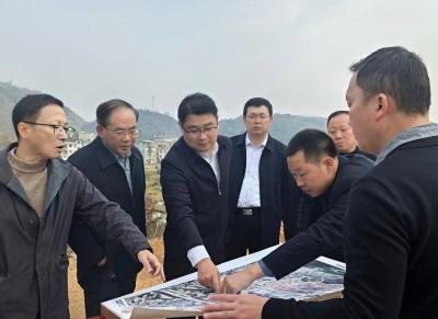 徐望到县经济开发区调研时强调：优化营商环境  助推企业坚定信心稳健发展