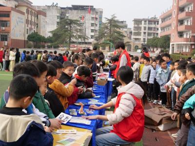 沉浸式“玩科学”  “流动科学课”走进崇阳校园