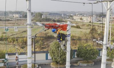 国网崇阳县供电公司开展实战化培训强技能保安全