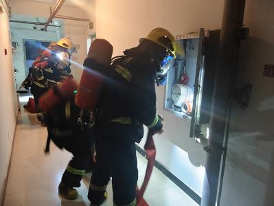 崇阳消防开展高层建筑无预案拉动演练