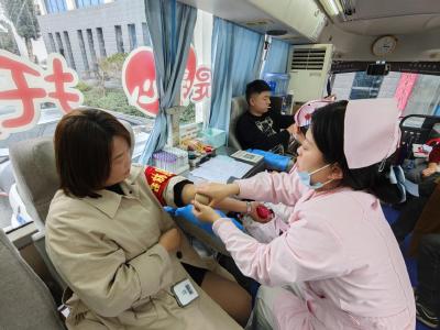 为生命“续航”！崇阳县路口镇干群踊跃无偿献血